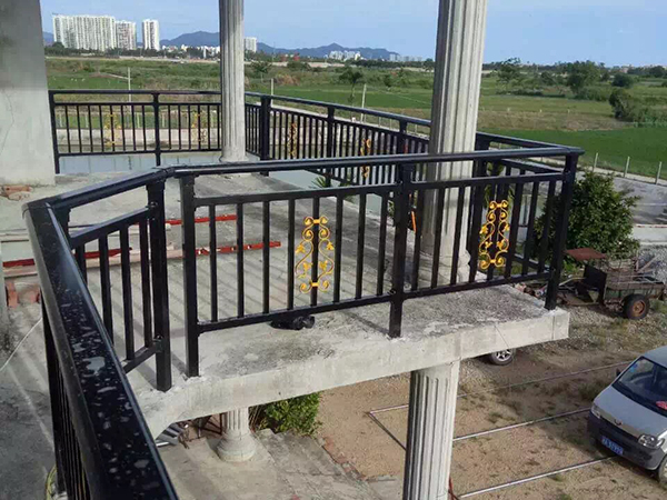梓钢栏杆